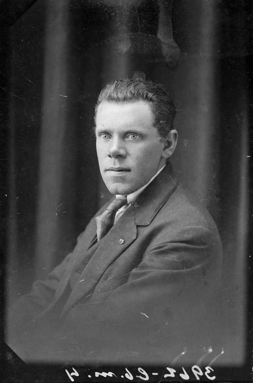 Thad voru aaetlunarferdir i gegnum Vidfjord til Akureyrar 1