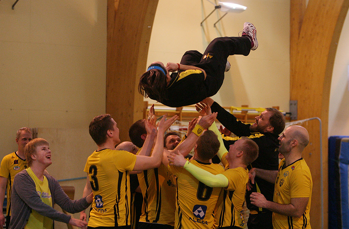 Blak Throttur Hk Kk April16 0113 Web