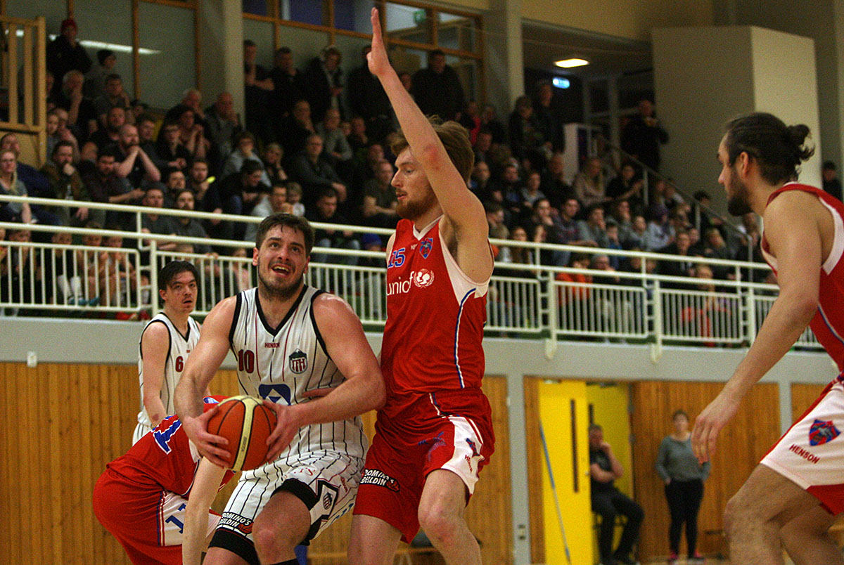 Karfa Hottur Valur Feb17 0049 Web