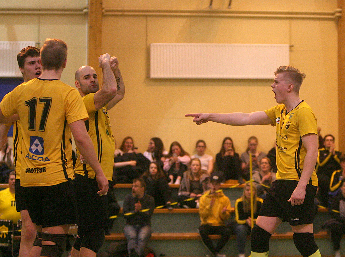 Blak Throttur Hk Kk Mars18 0054 Wewb