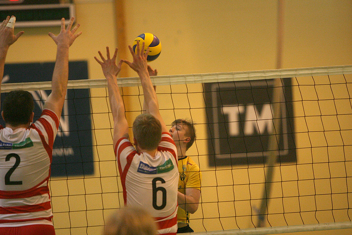 Blak Throttur Hk Kk Mars18 0102 Web