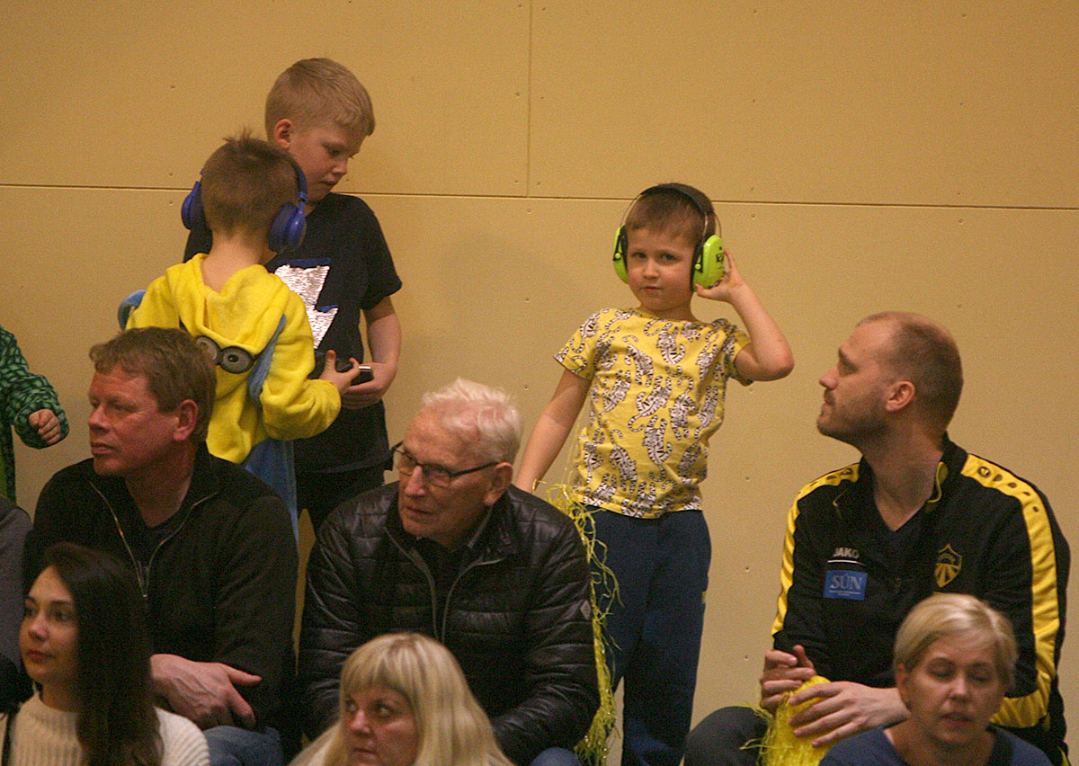 Blak Throttur Hk Kk Mars18 0117 Web