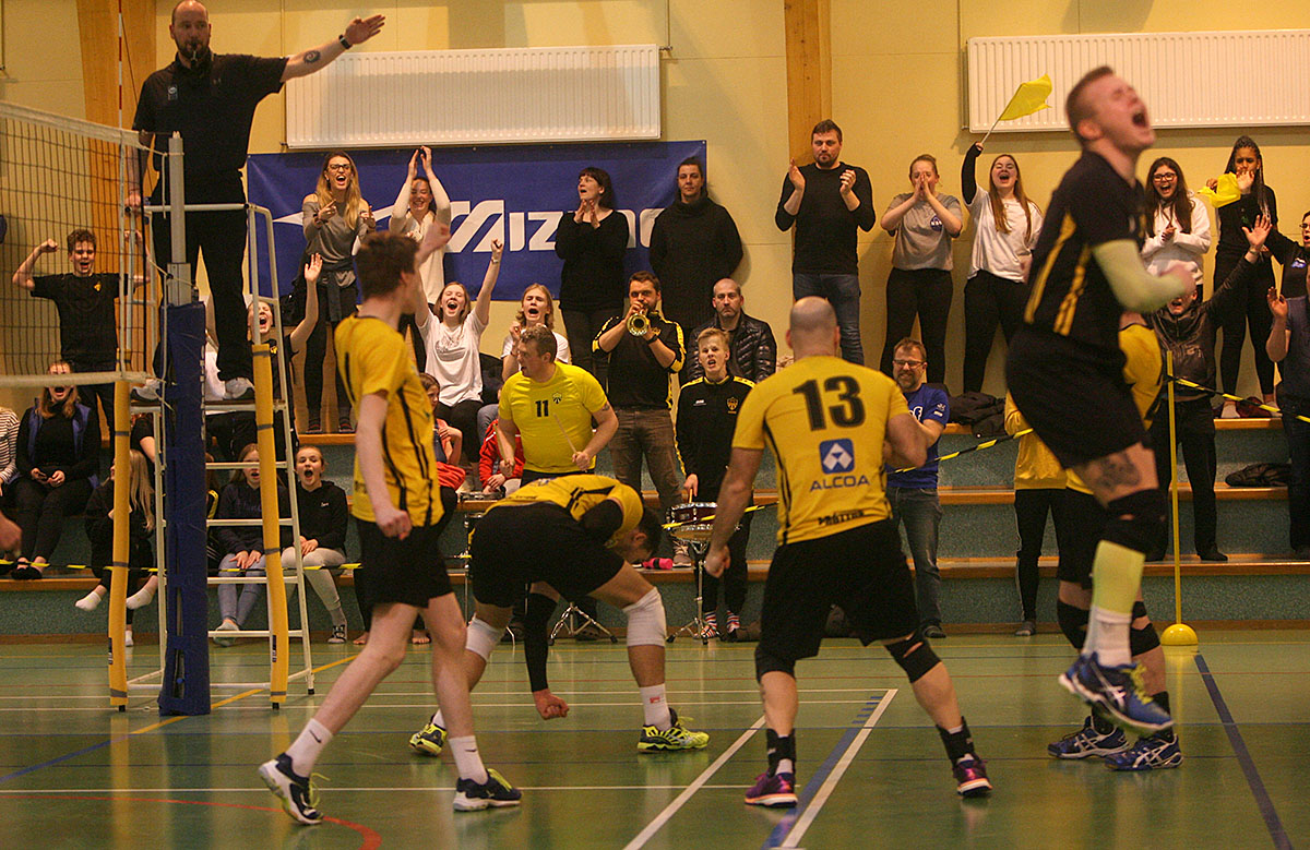 Blak Throttur Hk Kk Mars18 0159 Web