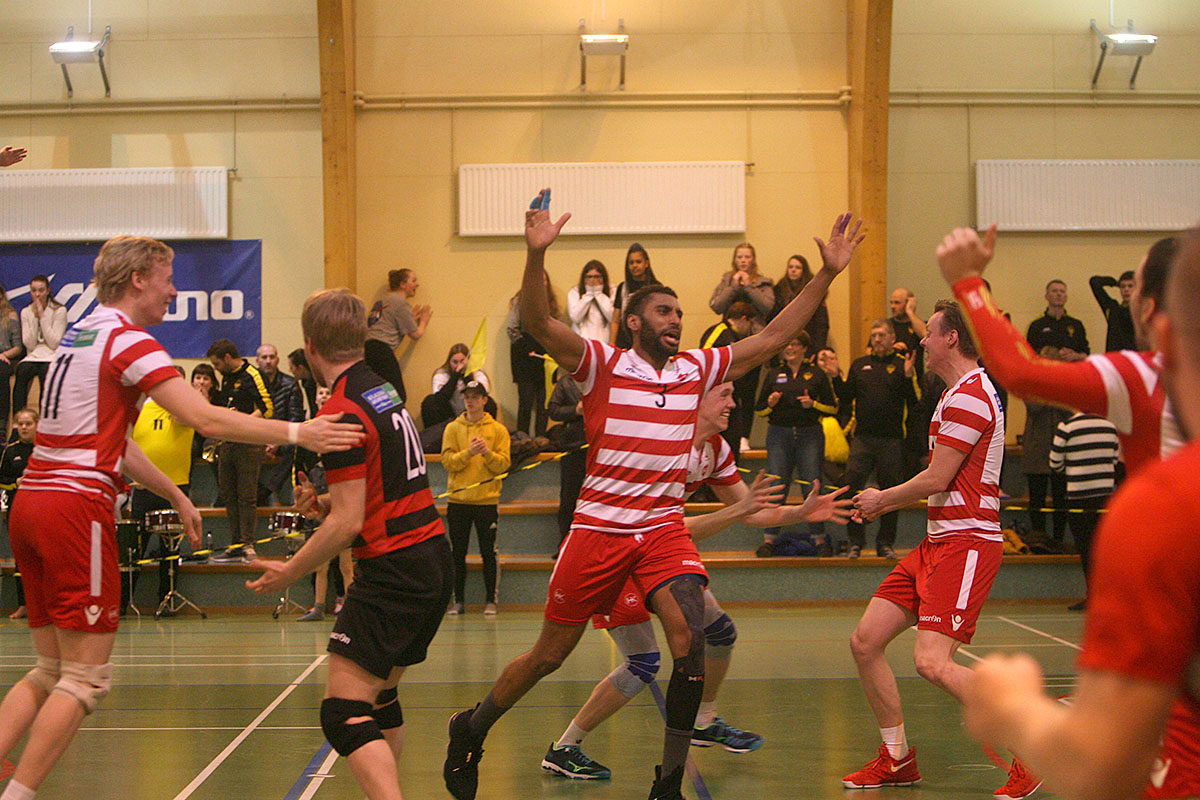 Blak Throttur Hk Kk Mars18 0168 Web